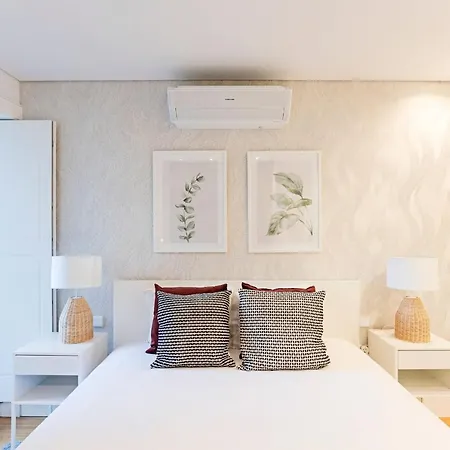 Wonderful Duplex W Private Patio & Ac By Lovelystay Apartamento Porto