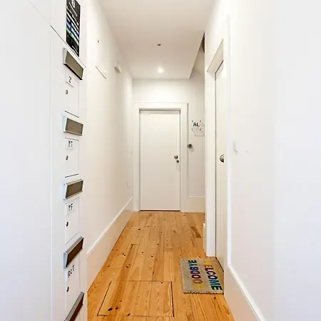 Apartamento Wonderful Duplex W Private Patio & Ac By Lovelystay Porto
